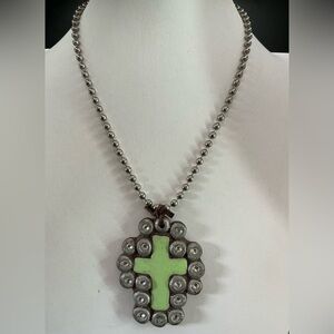SOOKIE SOOKIE JEWELRY SILVERTONE AND GREEN CROSS PENDANT NECKLACE